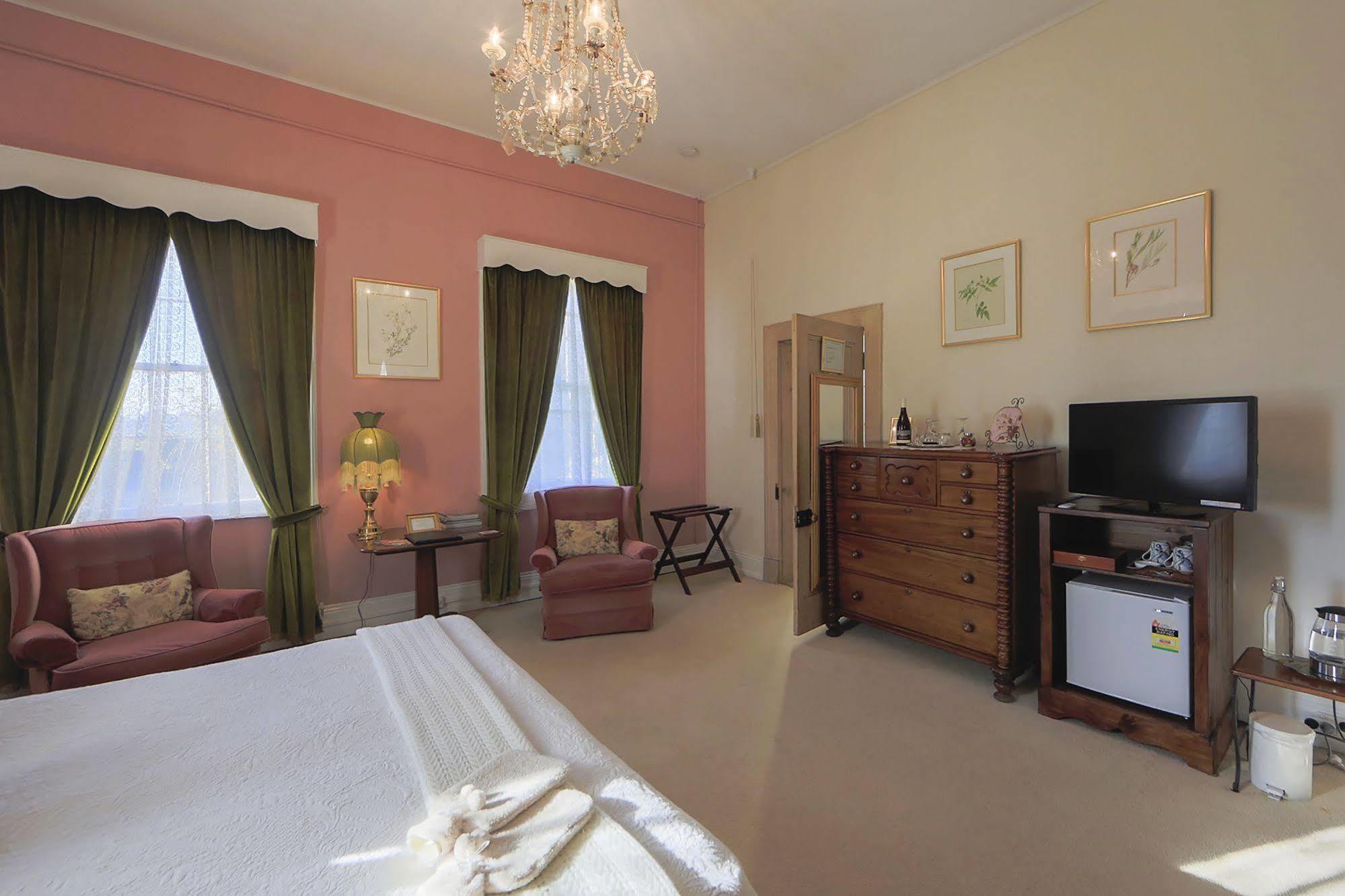 The Racecourse Inn Longford ภายนอก รูปภาพ