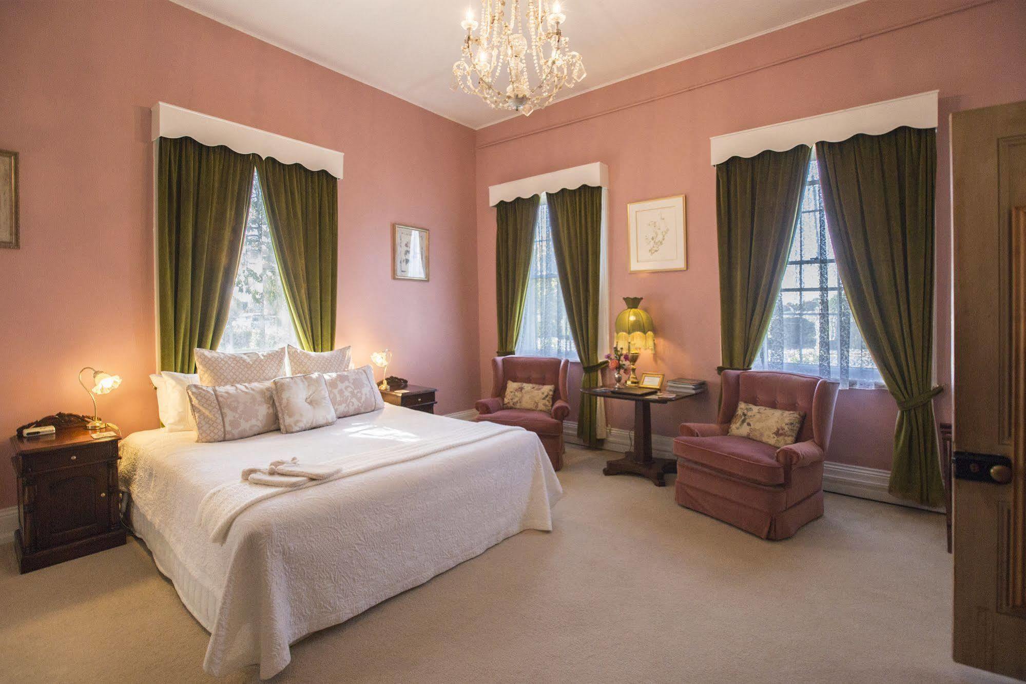 The Racecourse Inn Longford ภายนอก รูปภาพ