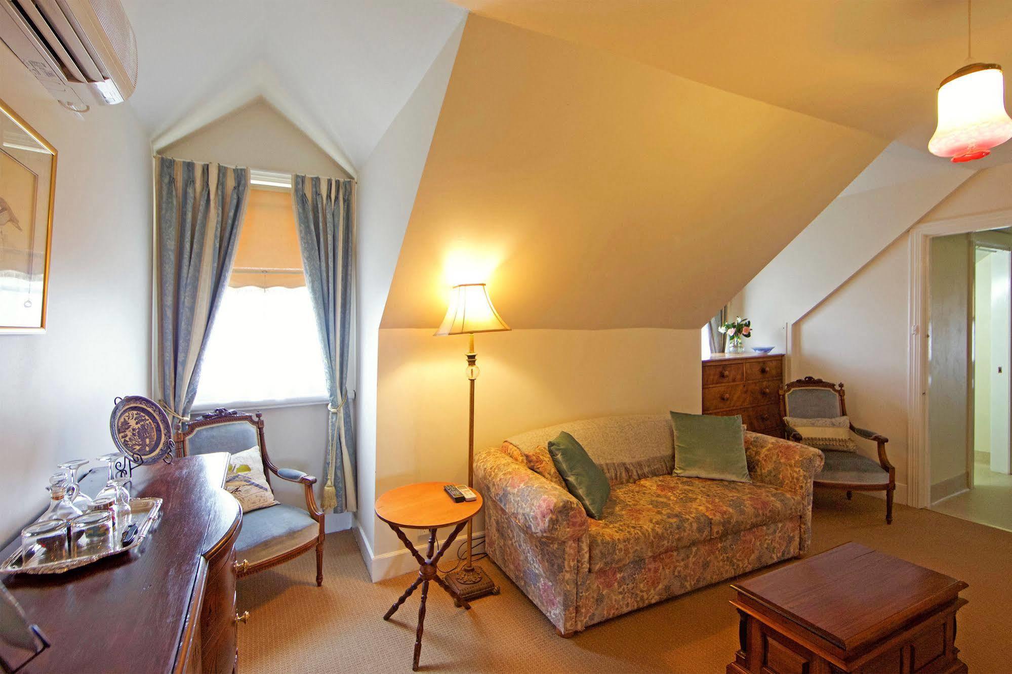 The Racecourse Inn Longford ภายนอก รูปภาพ