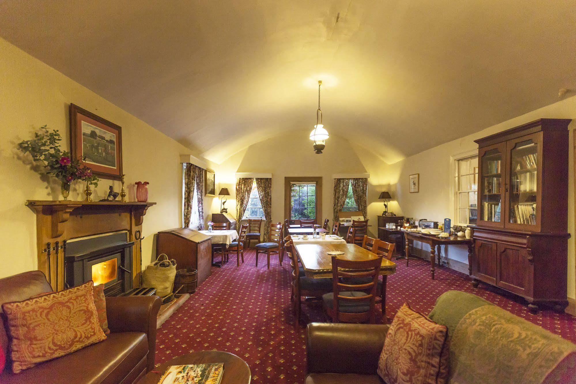The Racecourse Inn Longford ภายนอก รูปภาพ