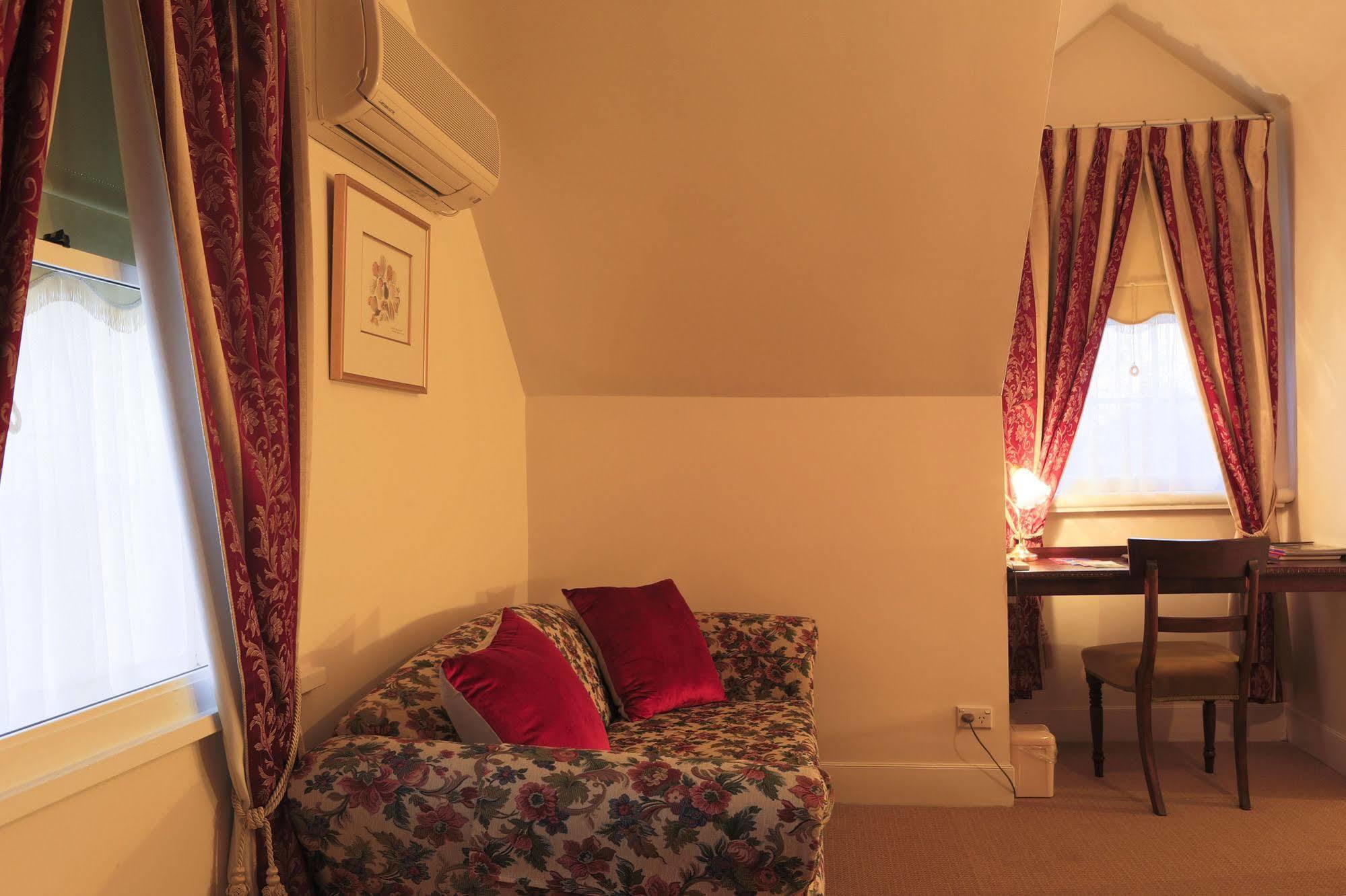 The Racecourse Inn Longford ภายนอก รูปภาพ