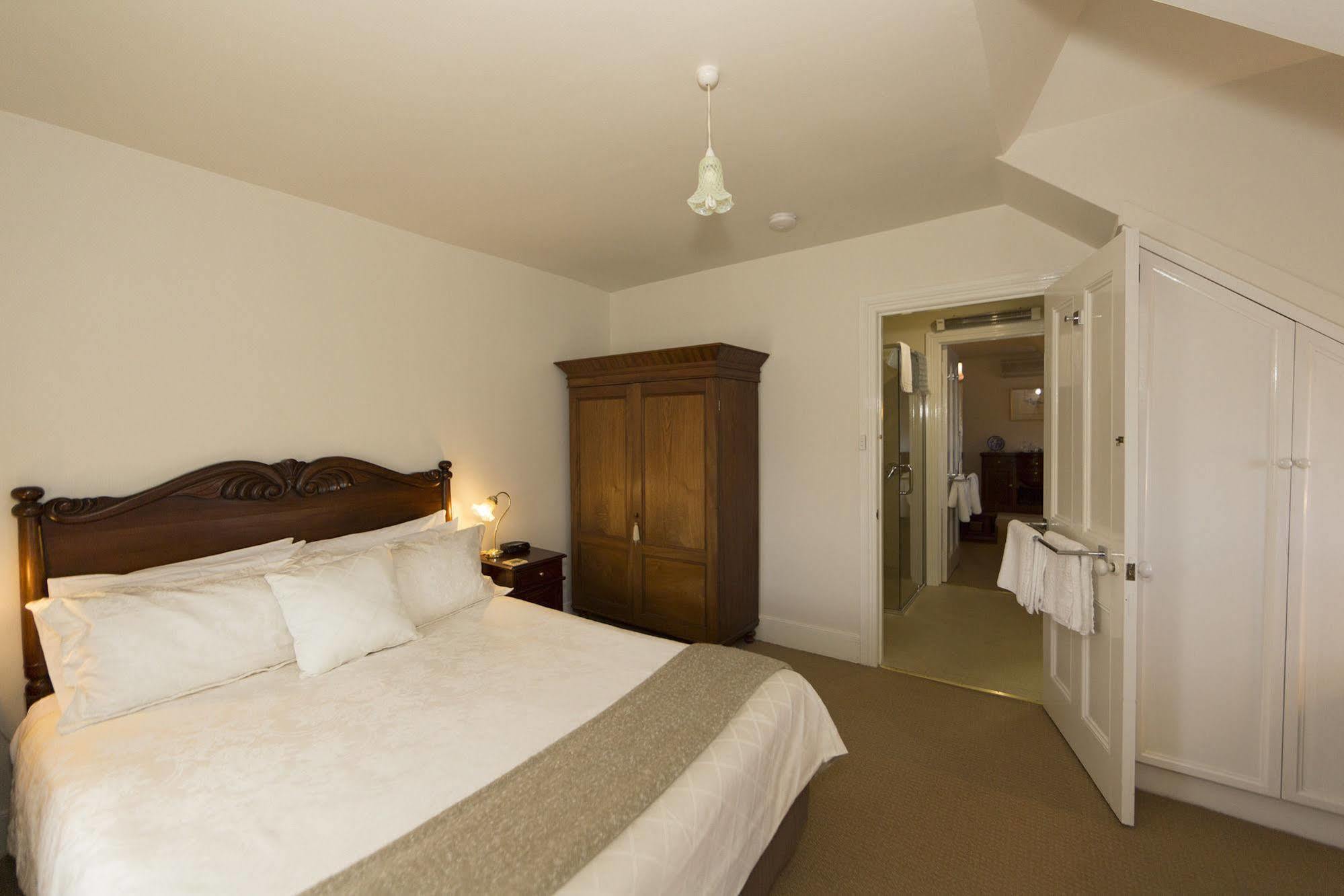 The Racecourse Inn Longford ภายนอก รูปภาพ