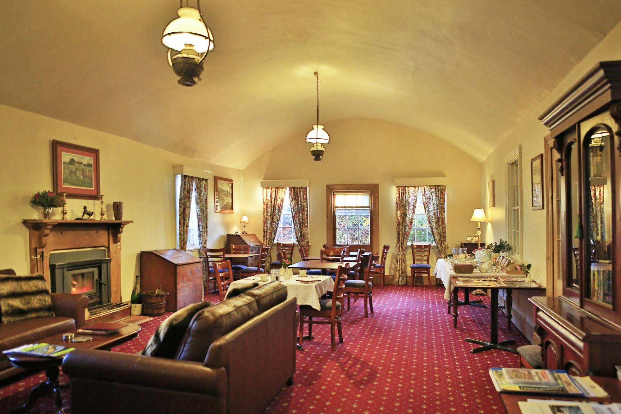 The Racecourse Inn Longford ภายนอก รูปภาพ